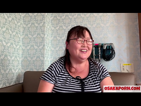 ❤️ Mama japoneză grasă își arată sânii uriași și se bucură de o jucărie sexuală. O mamă asiatică de 51 de ani vorbește despre experiența ei sexuală. Yukiko 1 OSAKAPORN milf grasă. ❤️  at us ❌