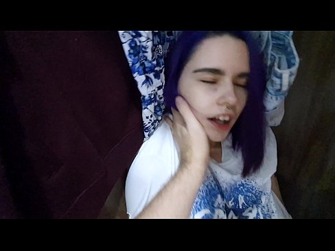 ❤️ Am găsit-o pe sora mea în dulap și am ajutat-o să ejaculeze ❤️  at us ❌